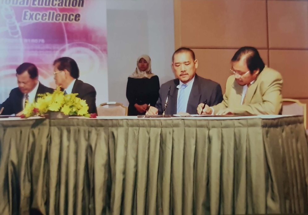 MOU PT. AMP dengan MSDC Melaka yang diskasikan oleh Menteri Pendidikan Malaysia dan Menteri Besar Melaka